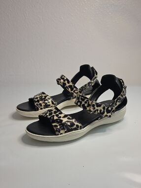 AQUATALIA SPORTY SNAKE PRINT CRISS CROSS STRAP SANDALS WOMENS SIZE 7 VGUC
